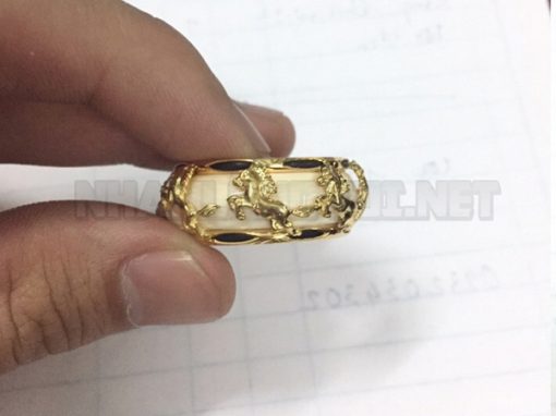 nhẫn con ngựa vàng 18k