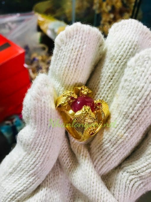 nhẫn mãng xà đá ruby