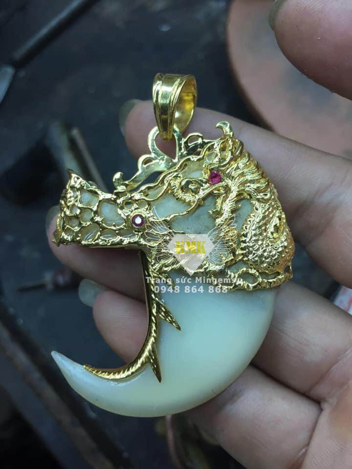 móng hổ vàng 18k