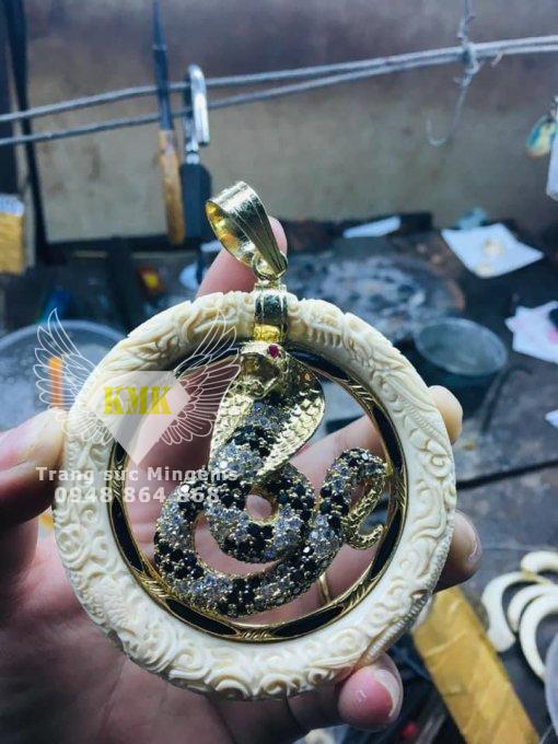 mặt dây hình con rắn vàng 18k