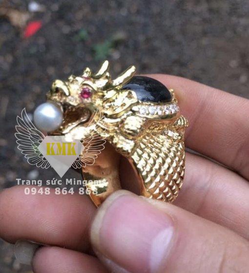 nhẫn quy long vàng 18k đính sapphire đen