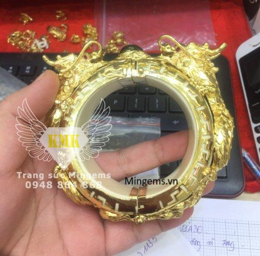 lắc tay đầu rồng vàng 18k đính ngọc lục bảo