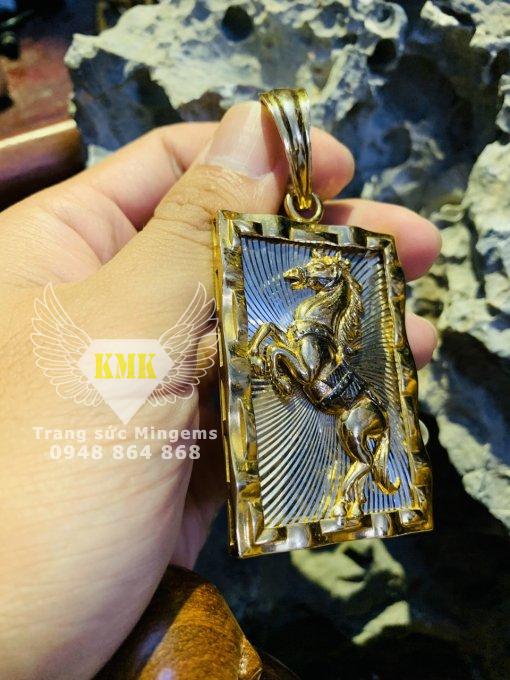 mặt dây hình con ngựa vàng 18k