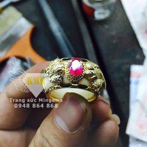 nhẫn con rắn vàng 18k đính ruby đỏ