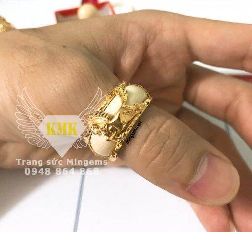 nhẫn nam hình con ngựa vàng 18k