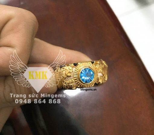 nhẫn vàng hình con hổ đính topaz xanh dương