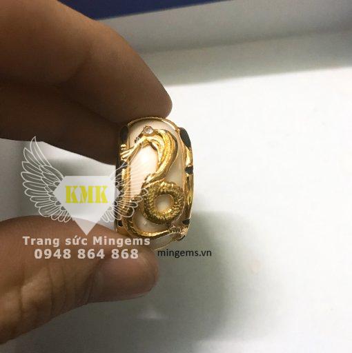 nhẫn vàng 18k hình con rắn hổ mang