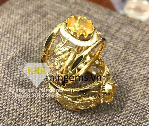 nhẫn nam vàng 18k hình rồng đính sapphire vàng