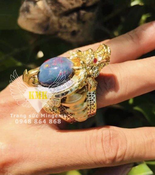 nhẫn long quy đính đá opal vàng 18k