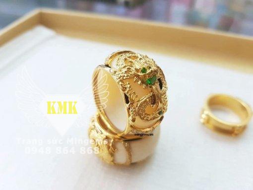 nhẫn rồng ngậm ngọc lục bảo xanh thiên nhiên vàng 18k