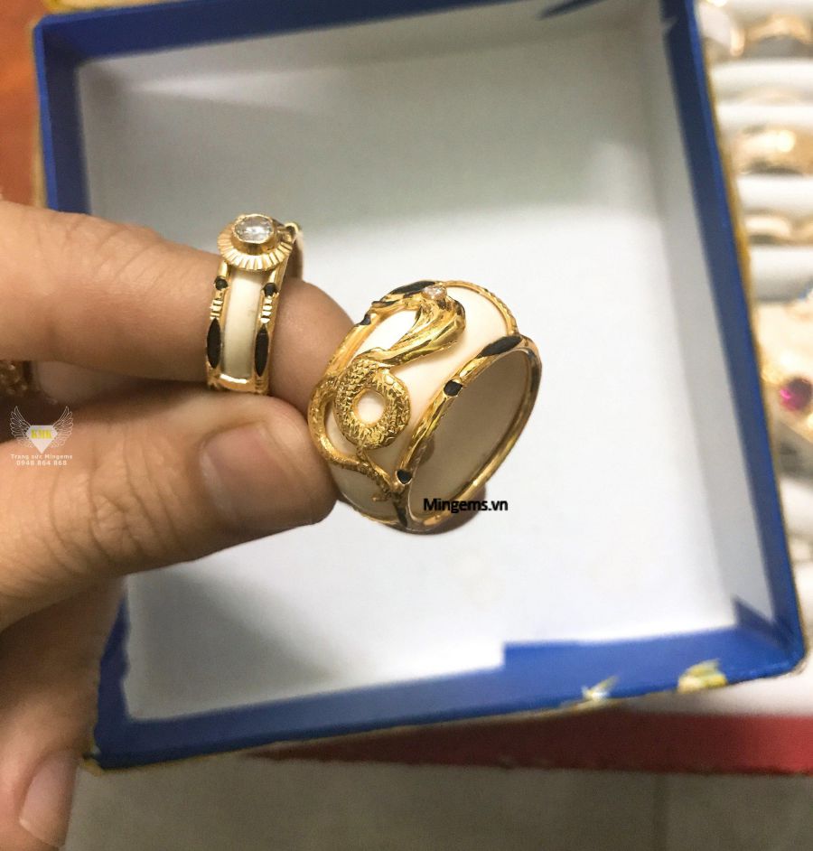 Nhẫn nam hình con RẮN vàng 18k ốp Ngọc Bích Trắng phong thủy tuổi TỴ