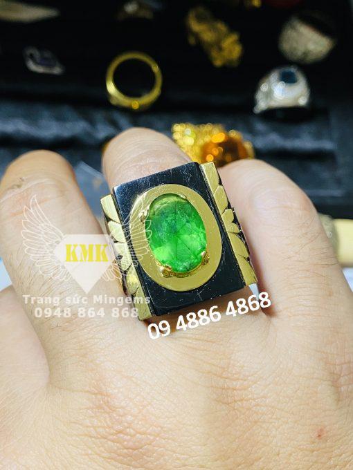 nhẫn nam vàng 18k đính đá xanh lục