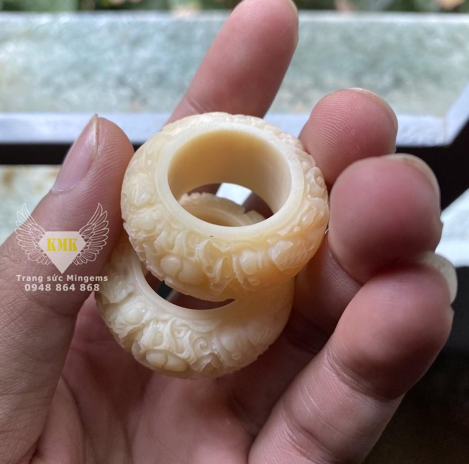 Nhẫn Ngọc phong thủy chạm Rồng Song Long Chầu Nguyệt Cực Chất