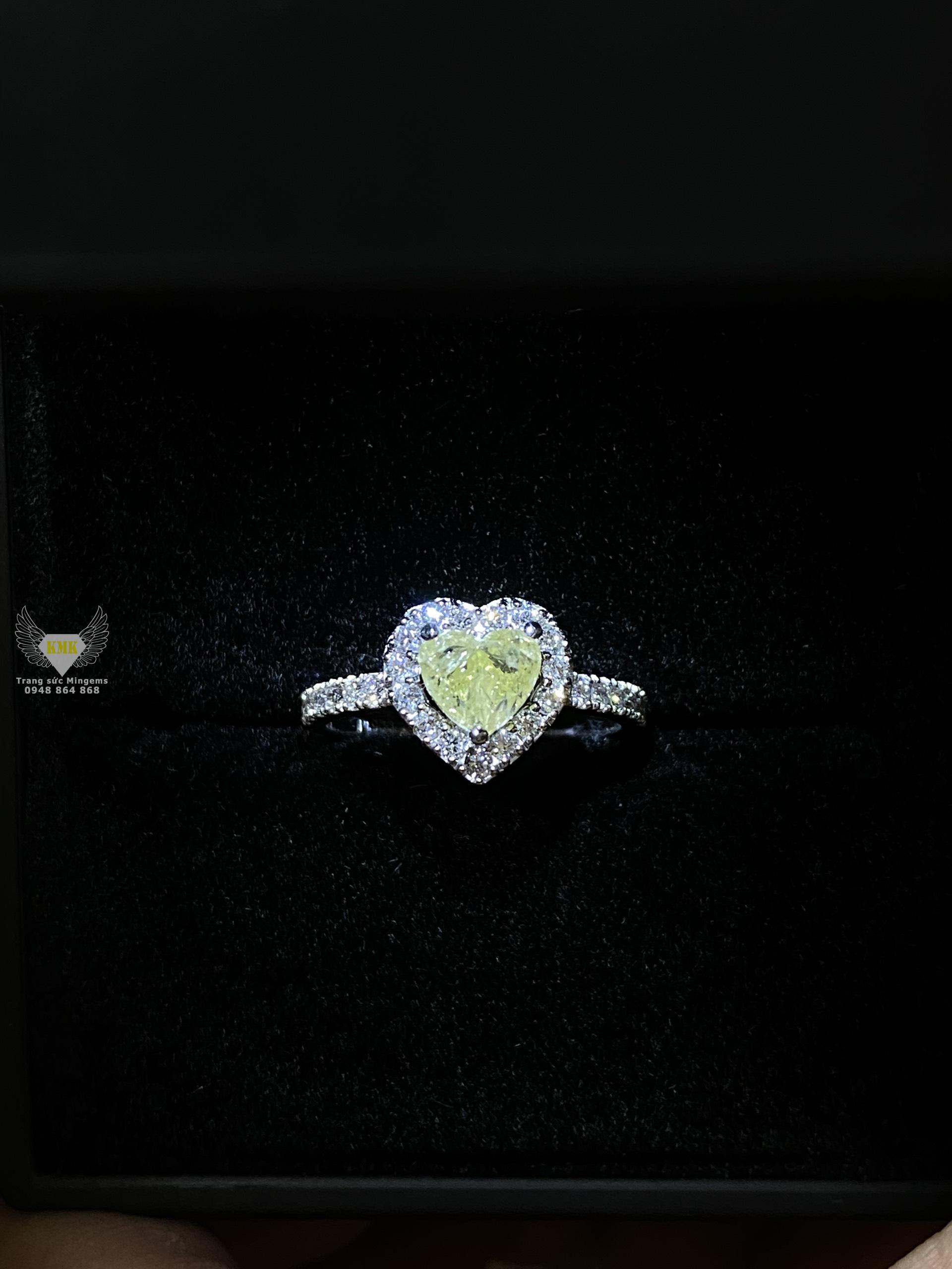 Những chiếc nhẫn kim cương lấp lánh luôn làm nữ giới thổn thức. Hãy xem ảnh và chiêm ngưỡng vẻ đẹp quý giá của những viên đá quý tuyệt đẹp này.