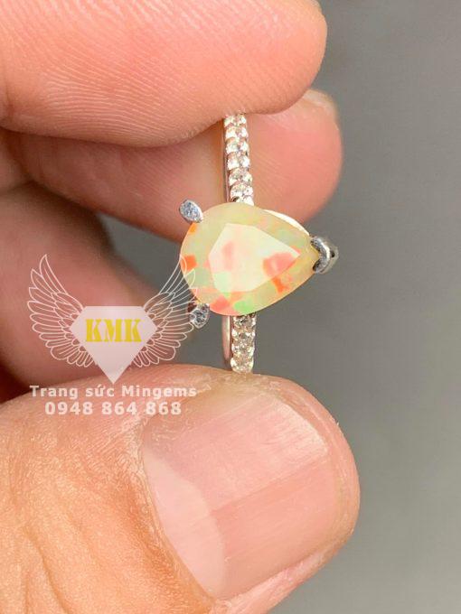 nhẫn nữ opal hình giọt nước vàng trắng 18k