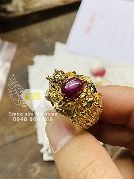 nhẫn ruby nam gắn tỳ hưu phong thủy