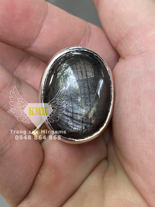 nhẫn sapphire đen mệnh thủy