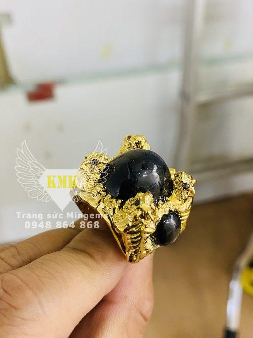 nhẫn 4 con hổ ôm ngọc sapphire vàng 18k