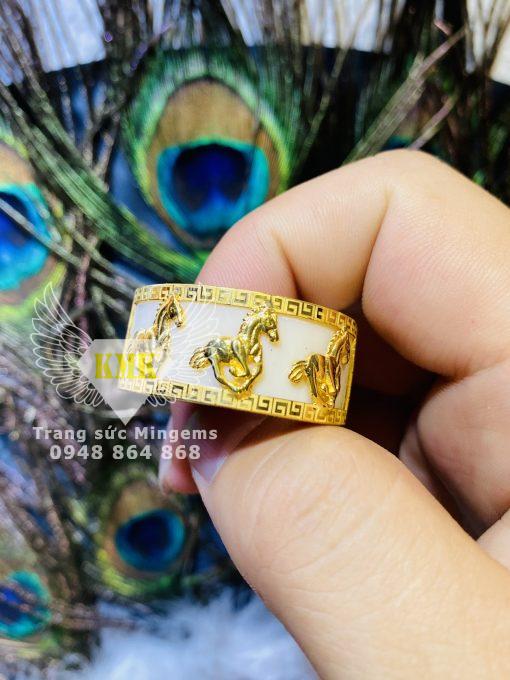 nhẫn vàng 18k ốp hình ngựa bản càng long