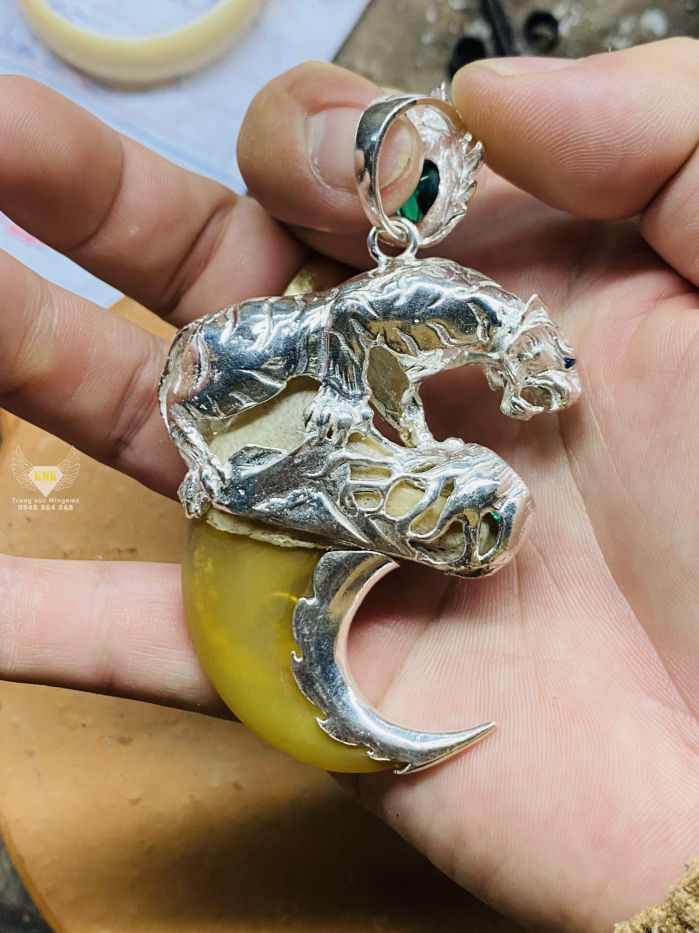 Móng Cọp Bọc Bạc Hình Con Hổ Siêu Độc Lạ Tại Mingems