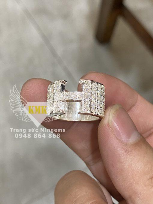 Nhẫn Chữ H Đính Xoàn Moissanite