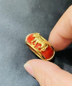 Nhẫn vàng 18k tuổi hổ ốp san hô đen