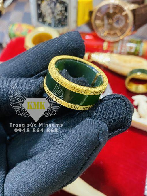 Nhẫn Ngọc Bích Bản Vuông 12 ly Bọc Vàng 18k Hoa Văn Tuyệt Đẹp Hợp Mệnh Mộc Và Hỏa