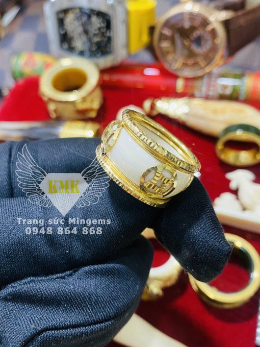 Nhẫn Ngọc Trắng Ốp Kim Tiền 5 Đồng Xung Quanh Mang May Mắn Và Tài Lộc Vàng 18k