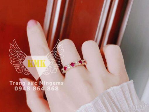 Nhẫn Nữ Vàng 18k Đính Ruby Facet Kết 6 Viên 3ly Gắn Xoàn Cực Đẹp