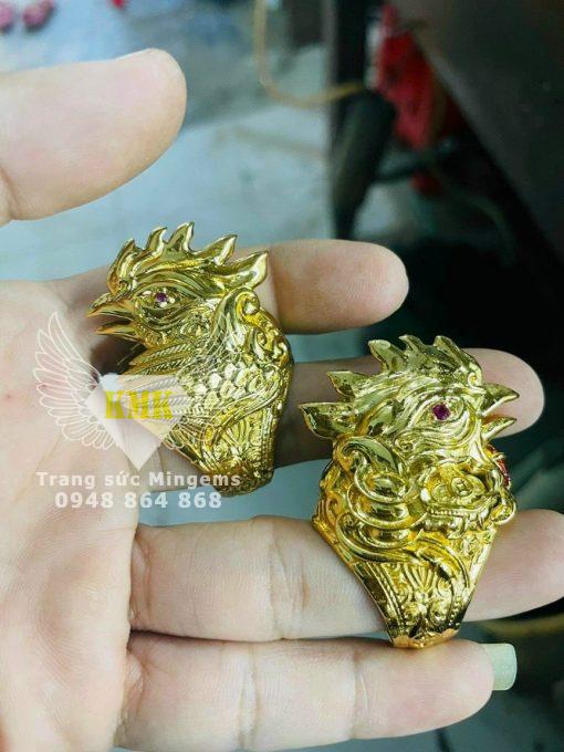 nhẫn hình đầu gà trống vàng 18k