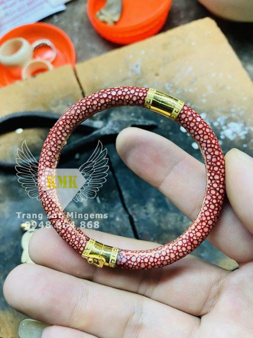 Vòng Tay Da Cá Đuối Màu Đỏ Bọc Vàng 18k Nhẹ Vàng Nhất Nữ Nam Mệnh Hỏa