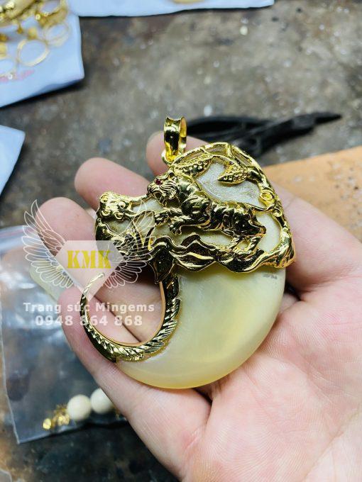 Móng Cọp Bọc Vàng 18k Hình Hổ Vồ Đậm Chất Hoang Dại Mặt Sau Đơn Giản Kim Tiền Giá Tốt