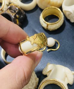 Nhẫn Phong Thủy Tuổi Sửu 1 Con Trâu vàng 18k Viền Hai Lông Voi Đen May Mắn Nhất