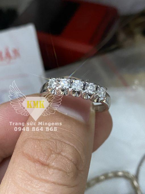 Nhẫn Kim Cương Hột Kết 5 Viên 3ly Sạch Lửa Mạnh Giá Rẻ Thiên Nhiên Tại Mingems