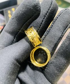 Nhẫn Kim Tiền Vàng 18k Bản 10ly Nam Nữ Gắn Kèm Hai Sợi Lông Voi Đen May Mắn Tại Mingems