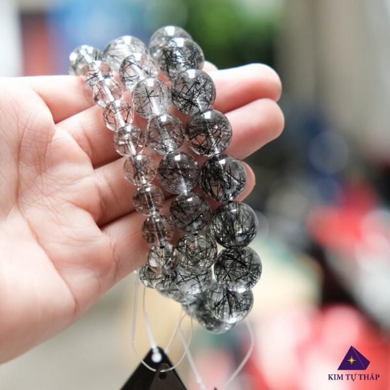 Cách vệ sinh vòng thạch anh hồng đơn giản tại nhà bằng vải mềm