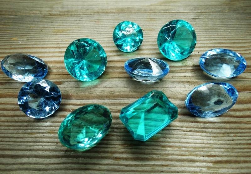 Đá Aquamarine giúp giảm căng thẳng, bảo vệ và hỗ trợ điều trị các bệnh về mắt