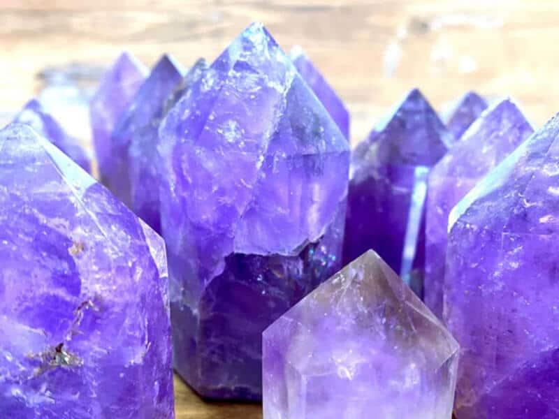 So sánh trực quan ba loại đá phong thủy Aquamarine, Sodalite, và Lapis Lazuli về màu sắc và đặc tính