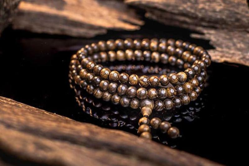 Vòng đá phong thủy đeo hàng ngày có tốt không?