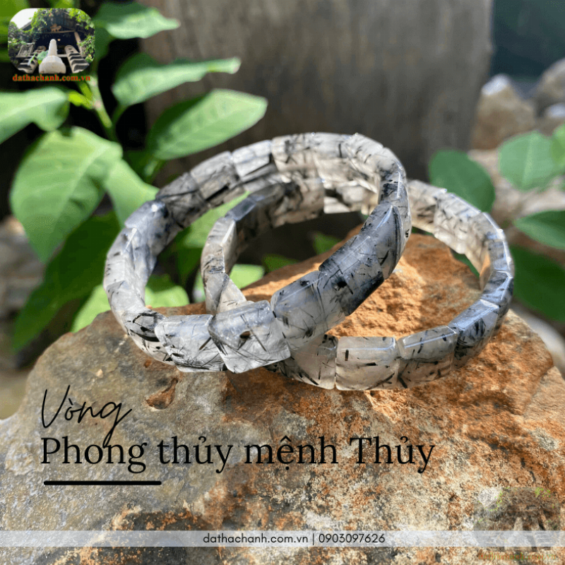 Vòng tay phong thủy màu xanh da trời hợp mệnh Thủy giúp tăng cường vận khí