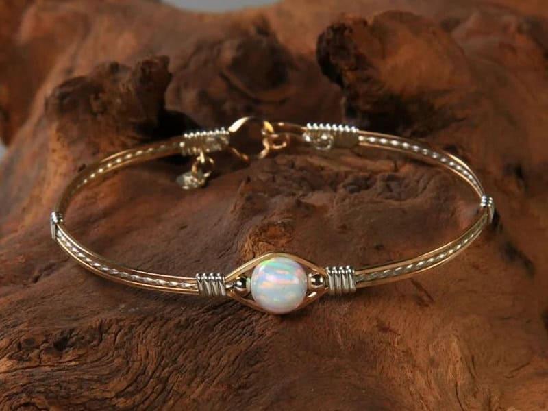 Vòng tay đá ruby tự nhiên hợp mệnh Hỏa nữ 1993, mang lại may mắn và quyền lực